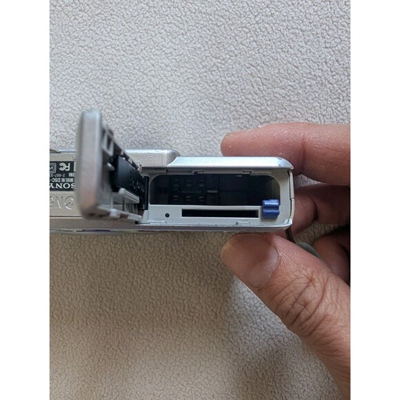 LOT of 3 Sony Cyber-Shot DSC-W7, DSC-W5, DSC-W30 Digital Cameras Carl Zeiss - Picture 5 of 16